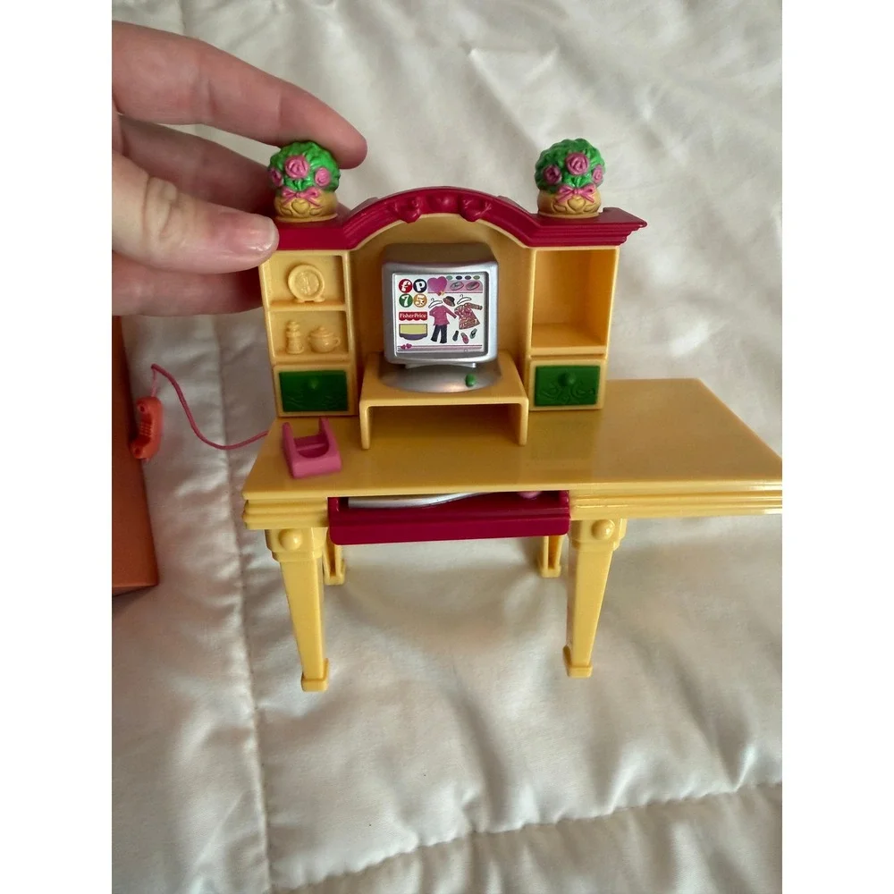 Mini Dollhouse Furniture Set Fridge Vanity and Computer Desk Lot